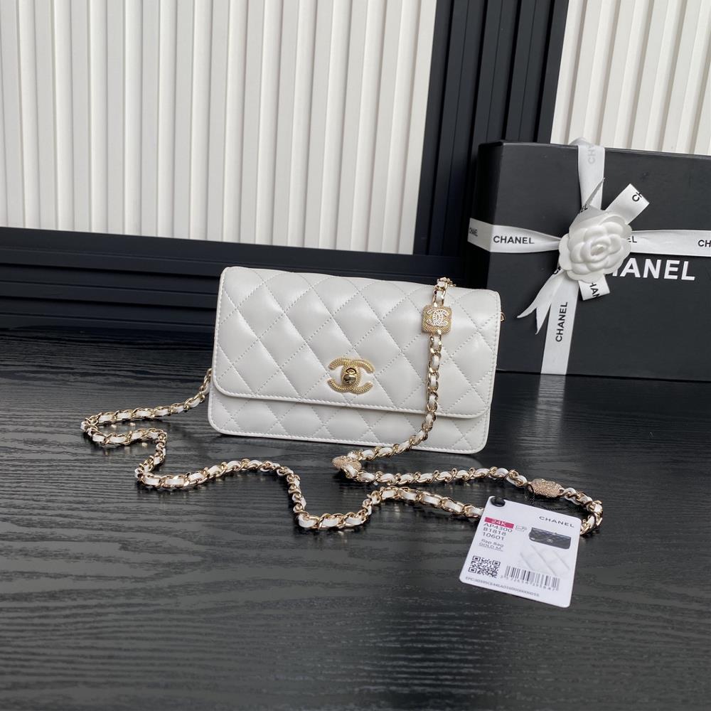 Chanel24K   The organ bag AP4300 embossed rhinestone chain is super expensive made of highquality sheepskin material with super good glossiness and