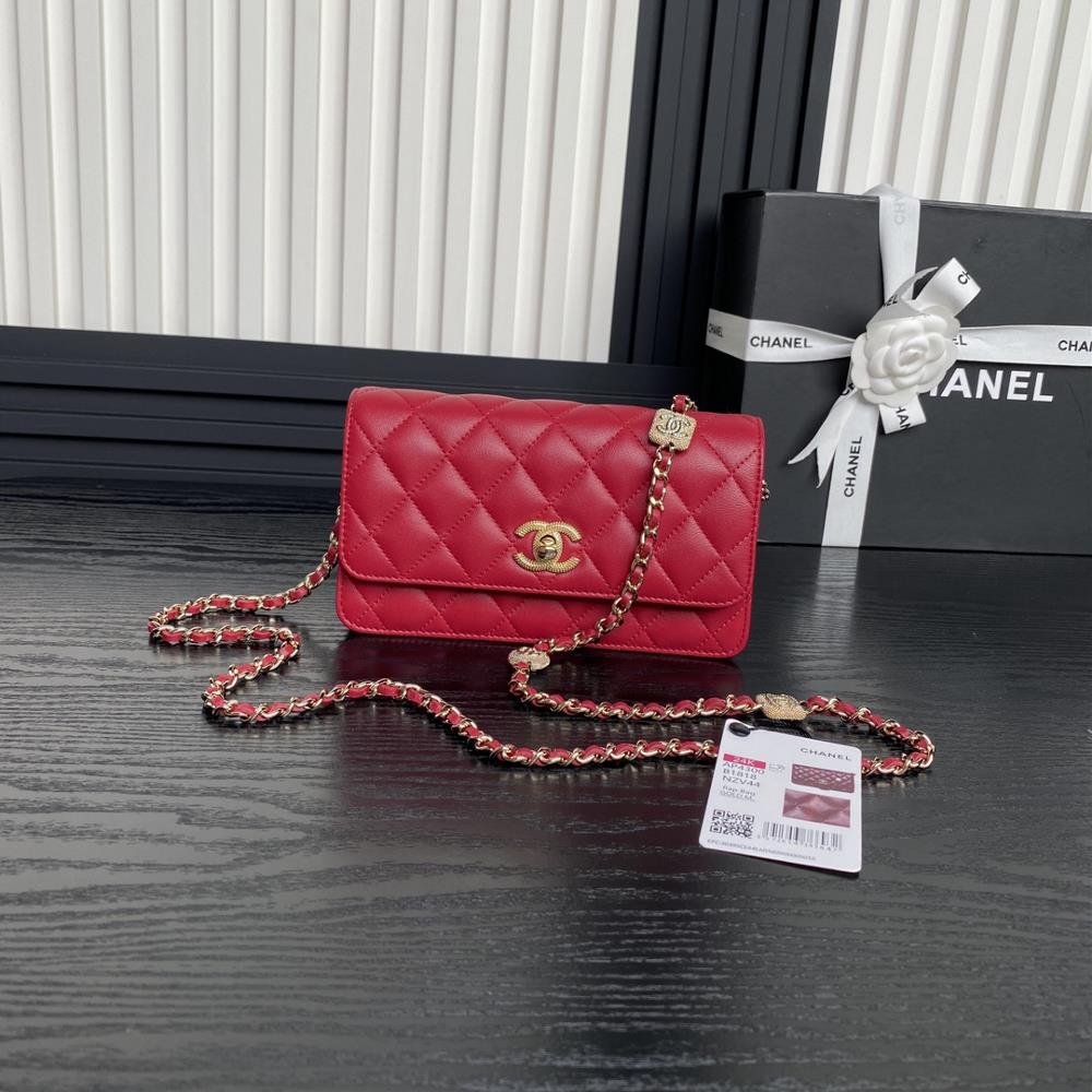 Chanel24K   The organ bag AP4300 embossed rhinestone chain is super expensive made of highquality sheepskin material with super good glossiness and