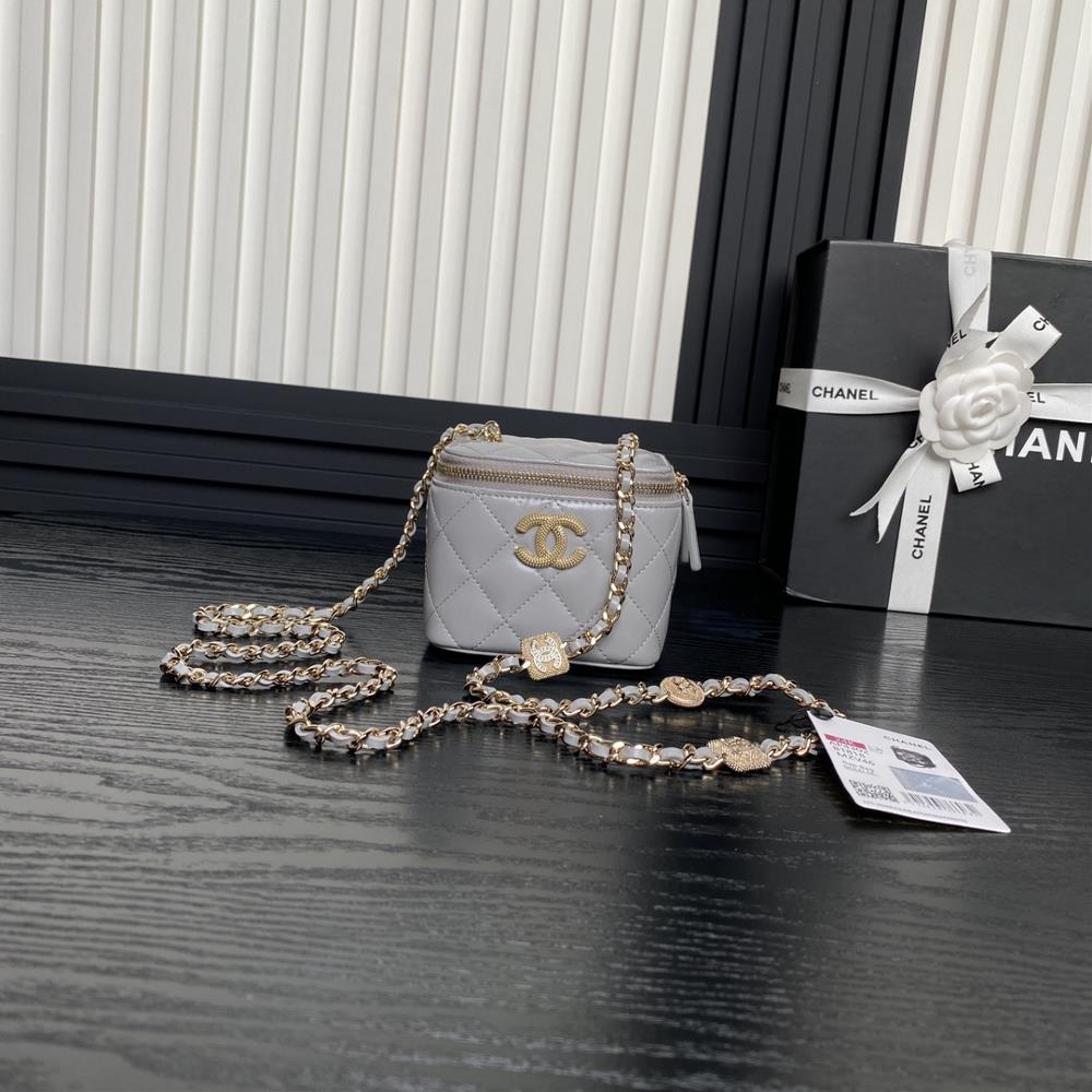 The Chanel 24K mini makeup bag AP4302 embossed rhinestone chain is super luxurious made of highquality sheepskin material with excellent glossiness