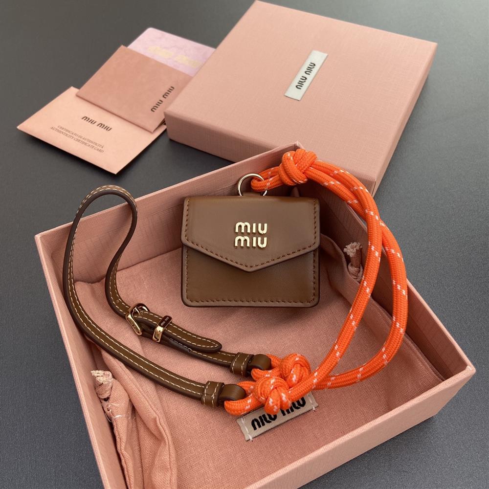 Premium hardware original leather 280 brown with orange imported cowhide rope and metal pendant with mini bagThis small hanging bag can hold purple a