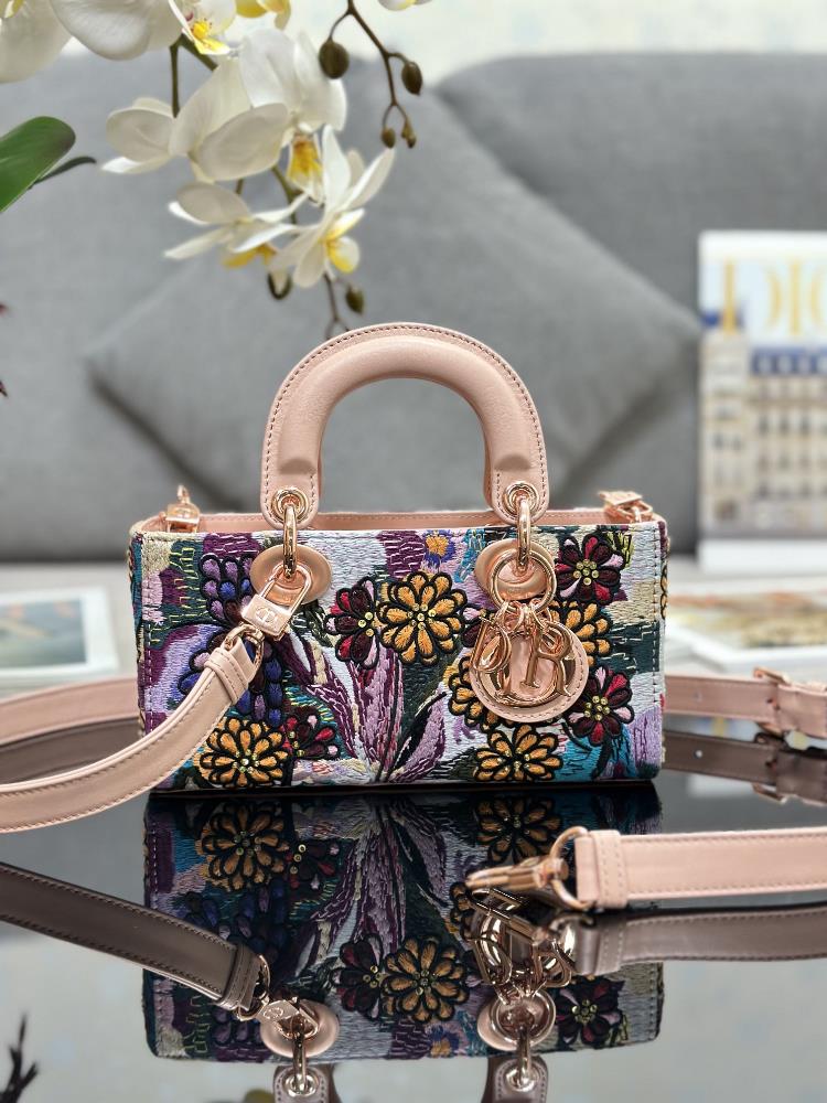 The Lady DJoy small horizontal version features embroidered pink tail flower beads with lamb tendons and rose gold hardware customization highlightin