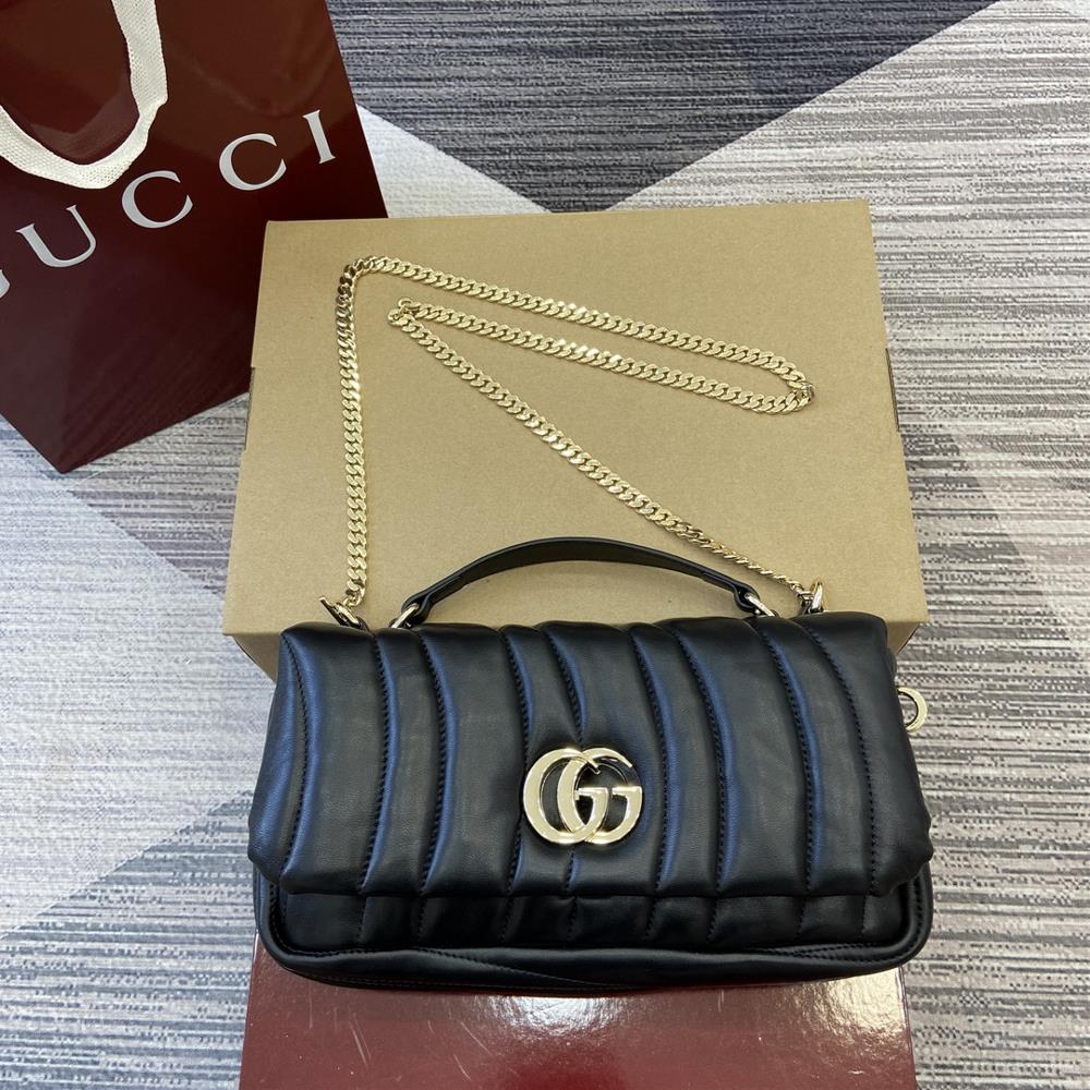 Comes with a complete set of counter packaging GG Milano series handbagsDuring Milan Fashion Week the GG Milano handbag collection created by the bra