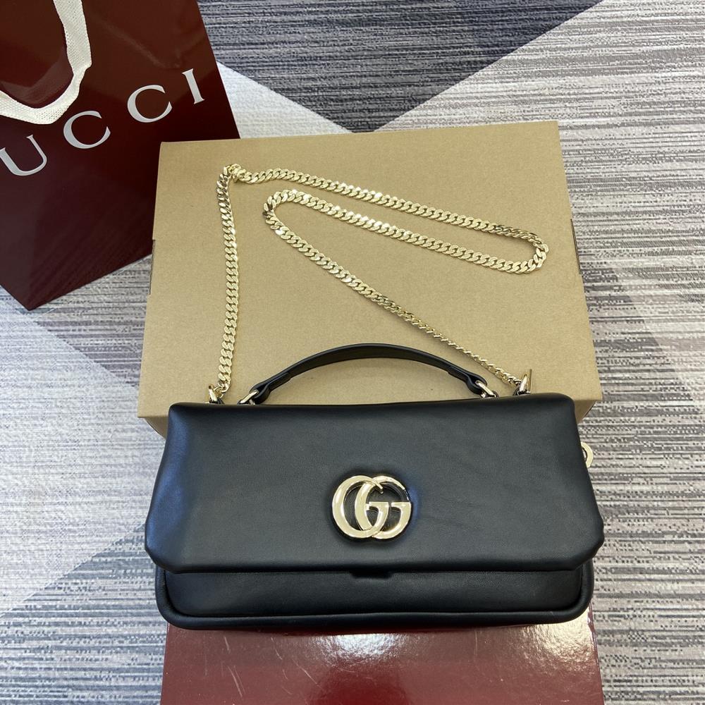 Comes with a complete set of counter packaging GG Milano series handbagsDuring Milan Fashion Week the GG Milano handbag collection created by the bra