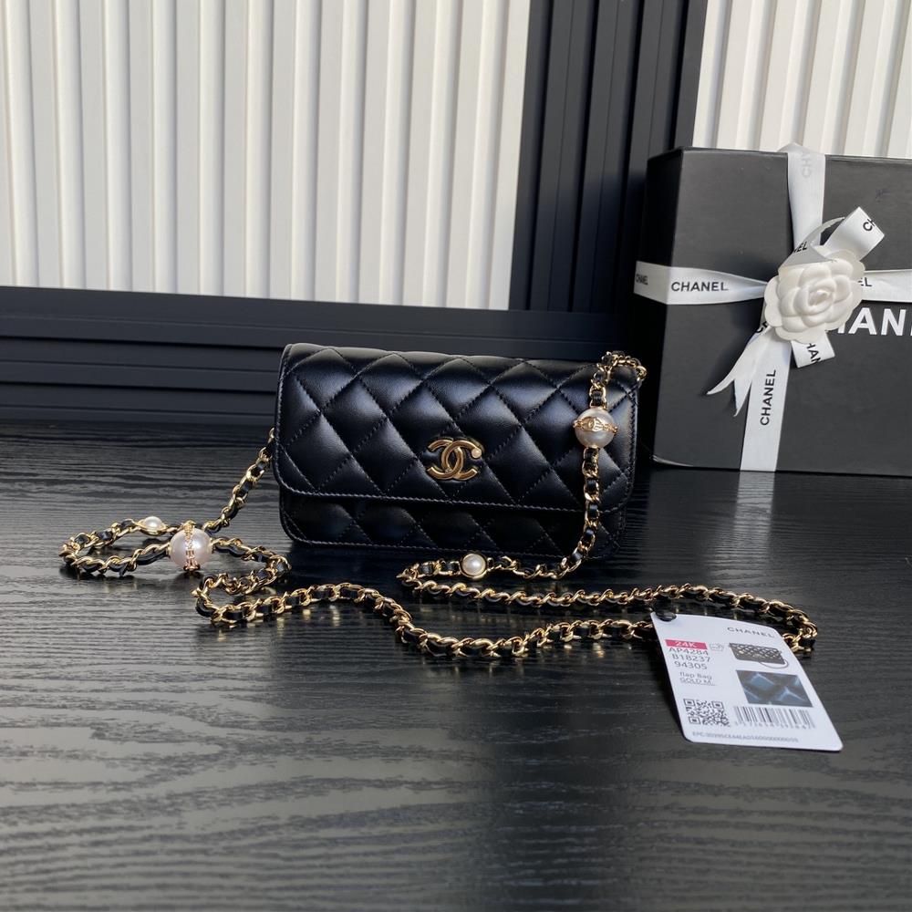 The Chanel 24K Organ Pack Pearl AP4284 is super luxurious made of highquality sheepskin material with excellent glossiness and hand feel Whats eve