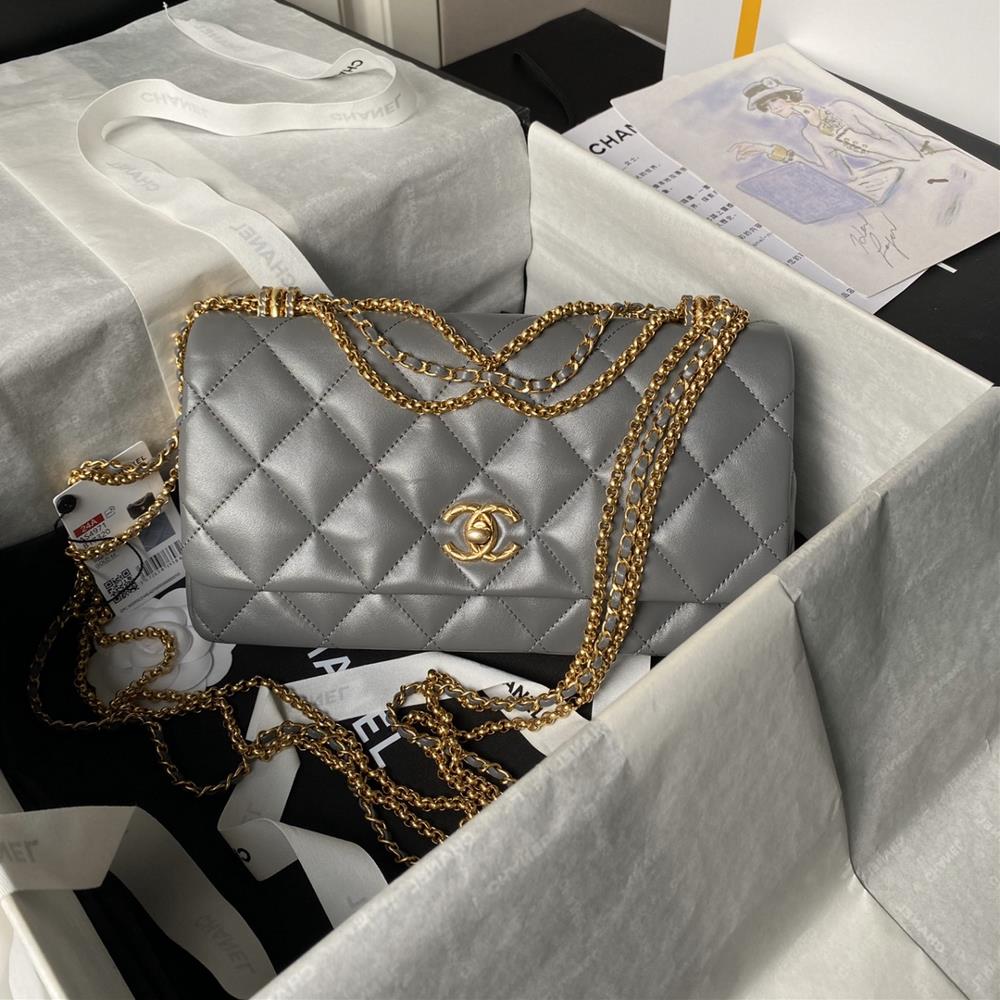 Chanel 24A Classic Pop Cap Bag AS4971 Full of LuxurySheepskin material is soft and delicateThe metal tassel chain paired with a more luxurious bag is