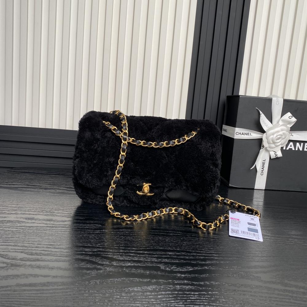 Chanel 24K Lamb Hair CF AS5149 Super Cute Teddy Bear Melad Color Sheepskin and Gold Chain Fury Texture Great Autumn and Winter Casual Matching Atmosph