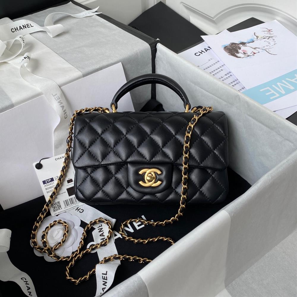 Chanels latest Mini CF handle handbag AS2431 features a classic diamond grille with a delicate classic chain and a delicate sheepskin embellishment