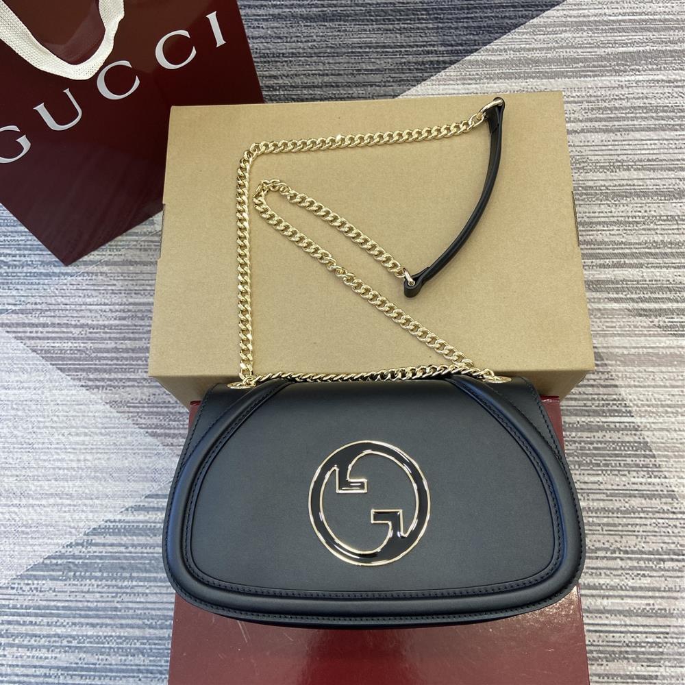 Comes with full packaging Gucci Blondie series small shoulder backpackThe new Gucci Blondie handbag collection is adorned with the brands iconic logo