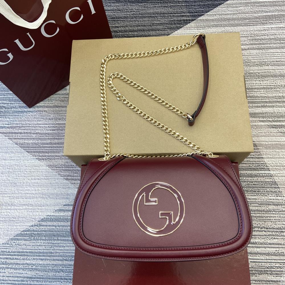 Comes with full packaging Gucci Blondie series small shoulder backpackThe new Gucci Blondie handbag collection is adorned with the brands iconic logo