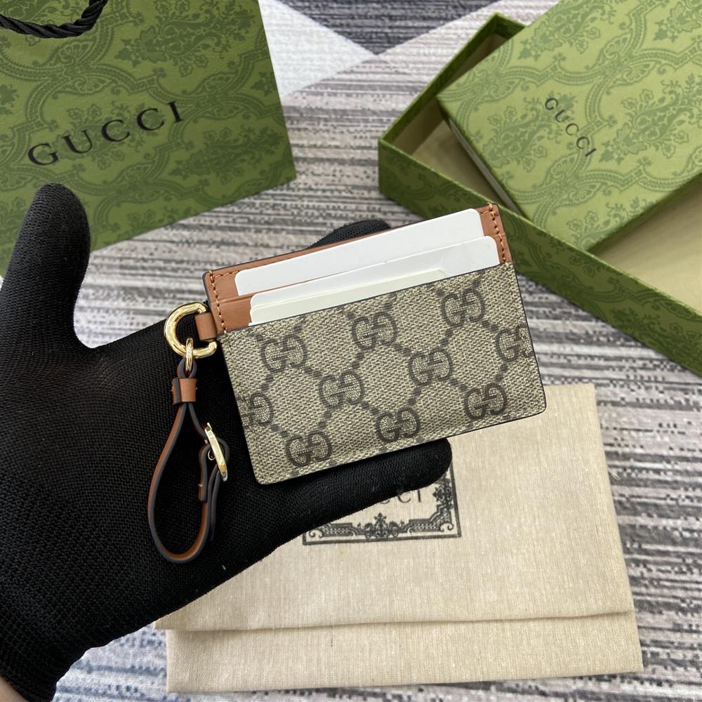 Comes with a complete set of counter packaging GG Emblem series decorative bags with card clipsThe GG Emblem series reinterprets classic patterns with