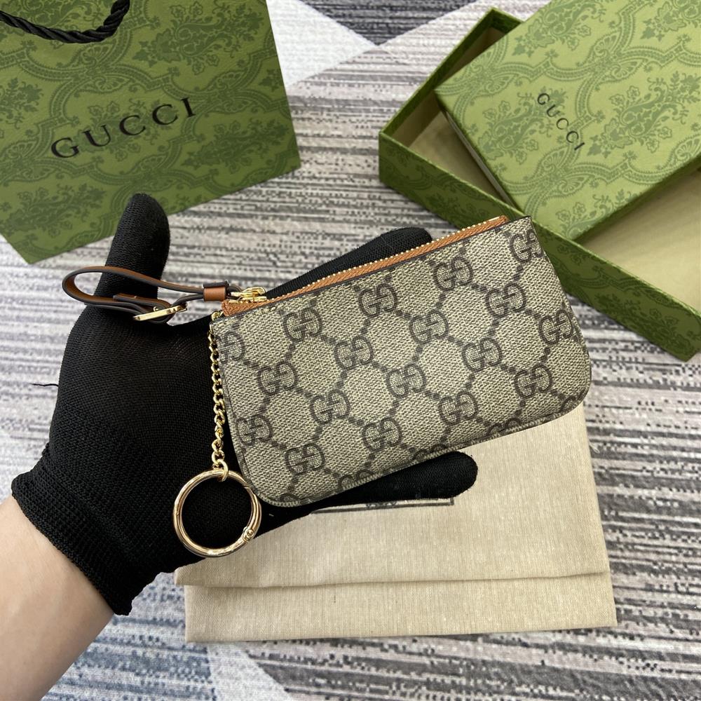 Comes with a complete set of counter packaging GG Emblem series decorative bags with card clipsThe GG Emblem series reinterprets classic patterns with