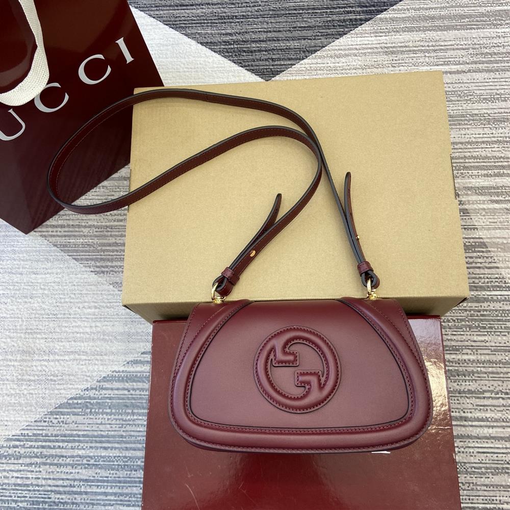 Comes with full packaging Gucci Blondie series mini shoulder backpackThe new Gucci Blondie handbag collection is adorned with the brands iconic logo