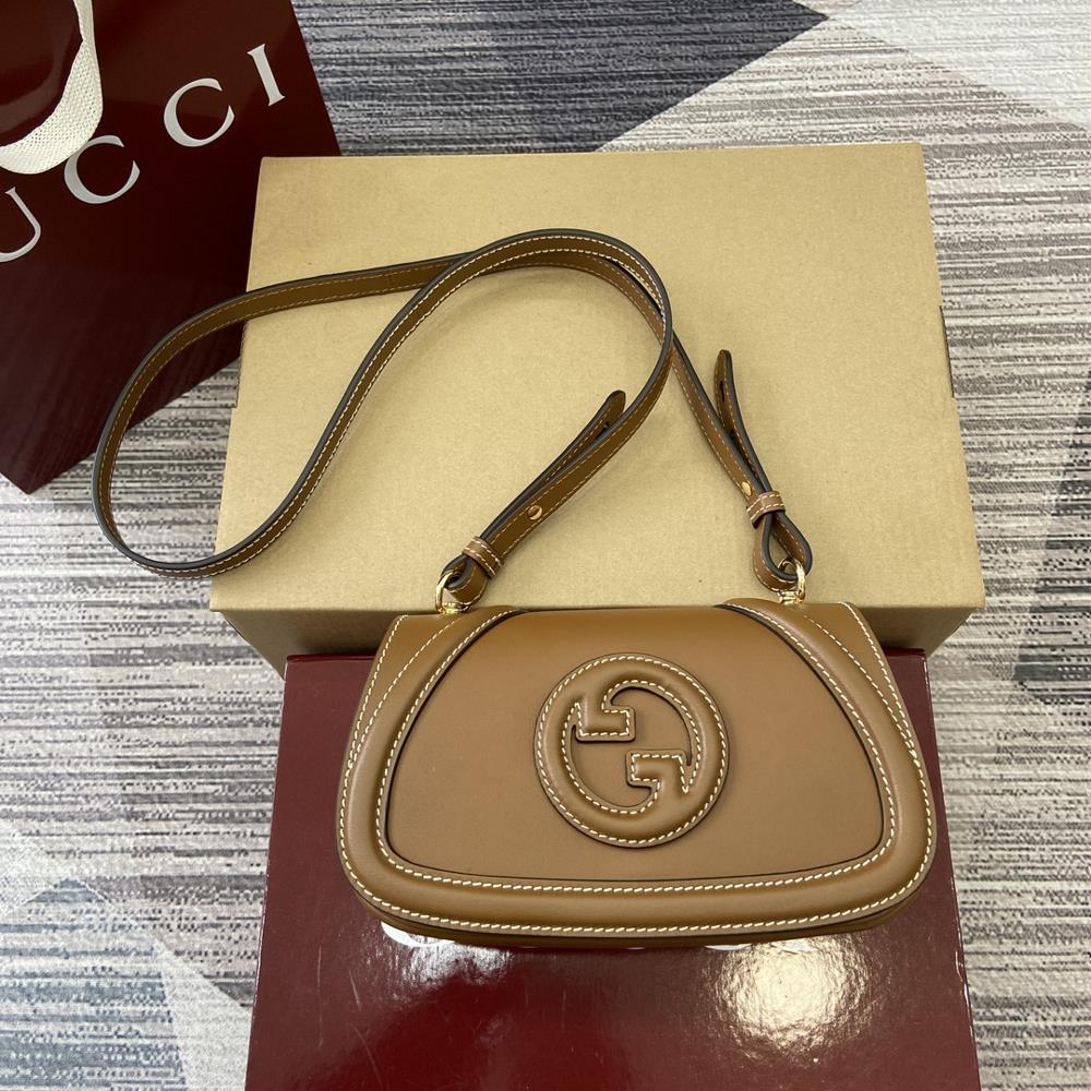 Comes with full packaging Gucci Blondie series mini shoulder backpackThe new Gucci Blondie handbag collection is adorned with the brands iconic logo