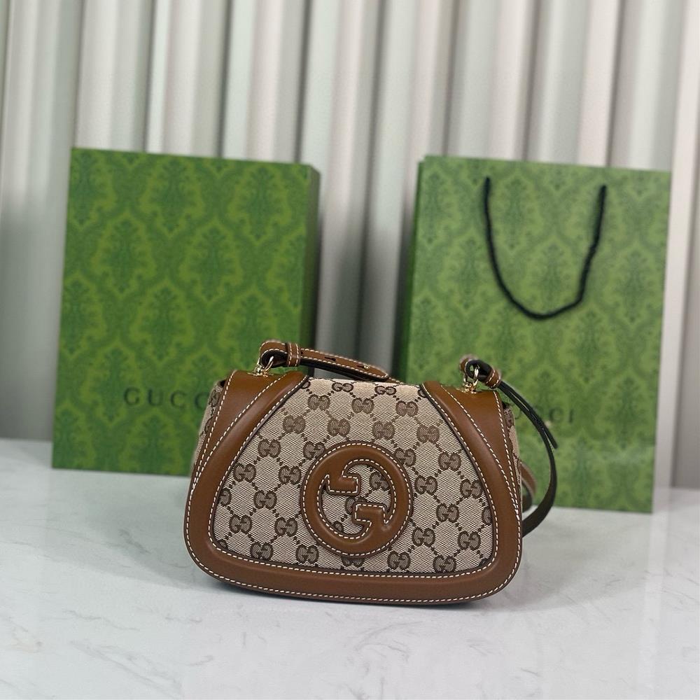 The brands new Gucci Blondie handbag collection is adorned with the brands iconic logo which first appeared in the early 1970s It cleverly combine