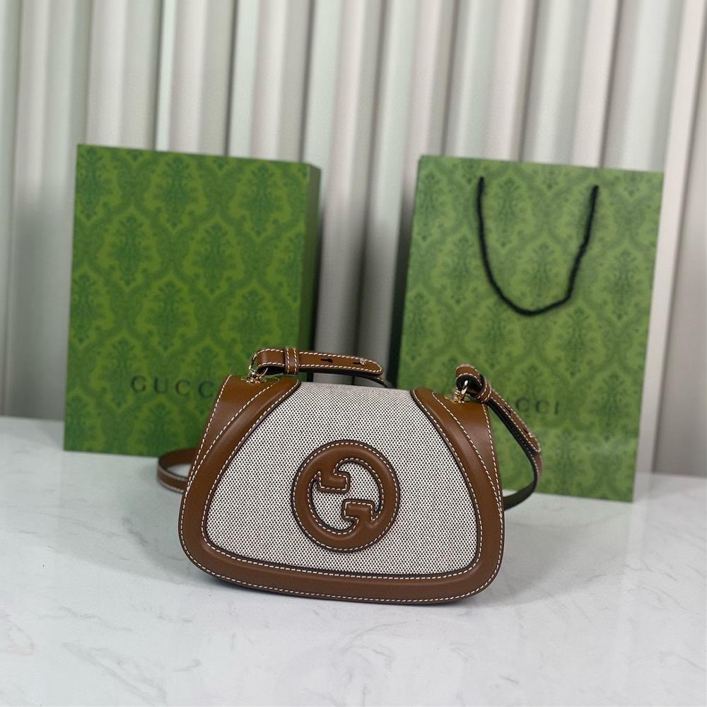 The brands new Gucci Blondie handbag collection is adorned with the brands iconic logo which first appeared in the early 1970s It cleverly combine