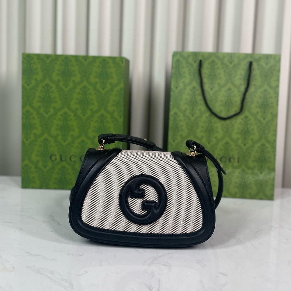 The brands new Gucci Blondie handbag collection is adorned with the brands iconic logo which first appeared in the early 1970s It cleverly combine