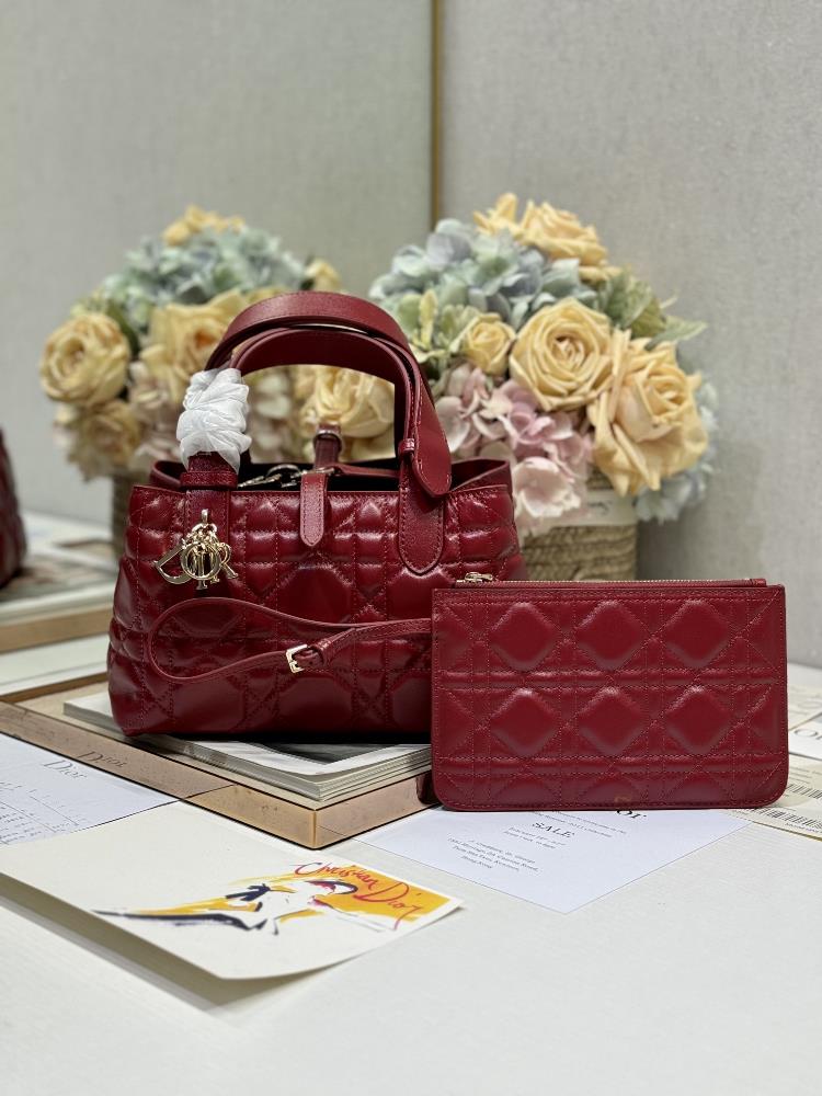 Dior Toujours handbag wine red small sizeThis Dior Toujours handbag made a brilliant debut in the 2023 SpringSummer collection with a unique and pra