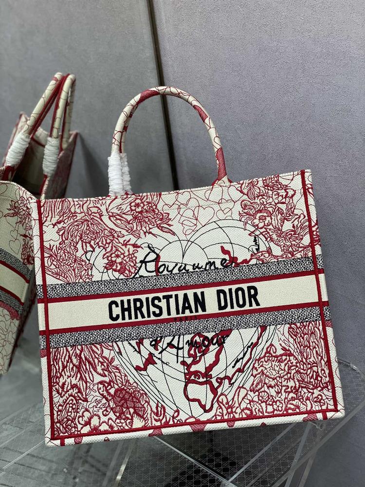 New color Qixi red exclusiveThe latest Book Tote Qixi Valentines Day exclusive Dioramour limited series in 2021 conveys sweet words canvas embroider