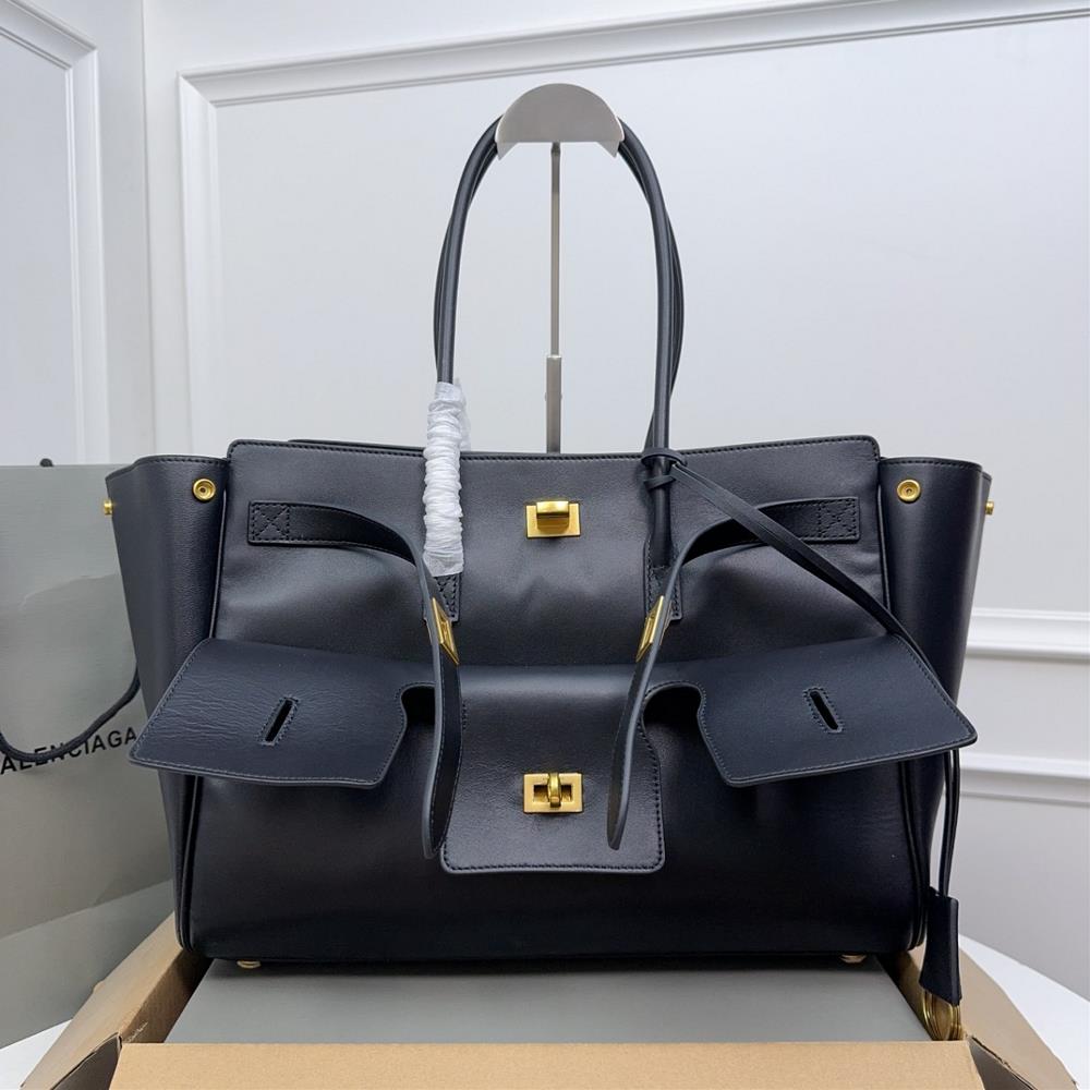 Medium Black Gold MBelAir is based on a large bag with a strong sense of weight continuing Rodeos minimalist structure and iconic square lock detail