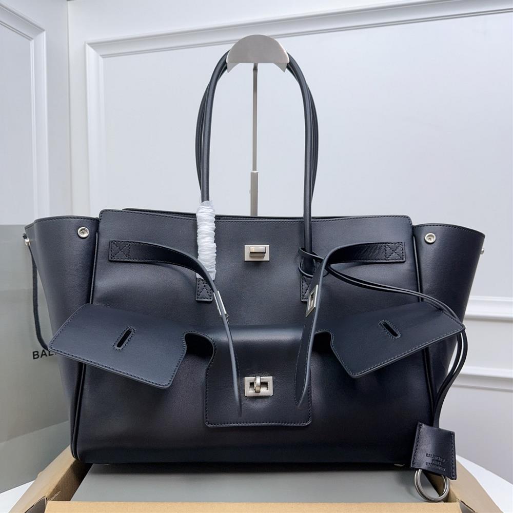 Medium Black Silver MBelAir is based on a large bag with a strong sense of weight continuing Rodeos minimalist structure and iconic square lock deta