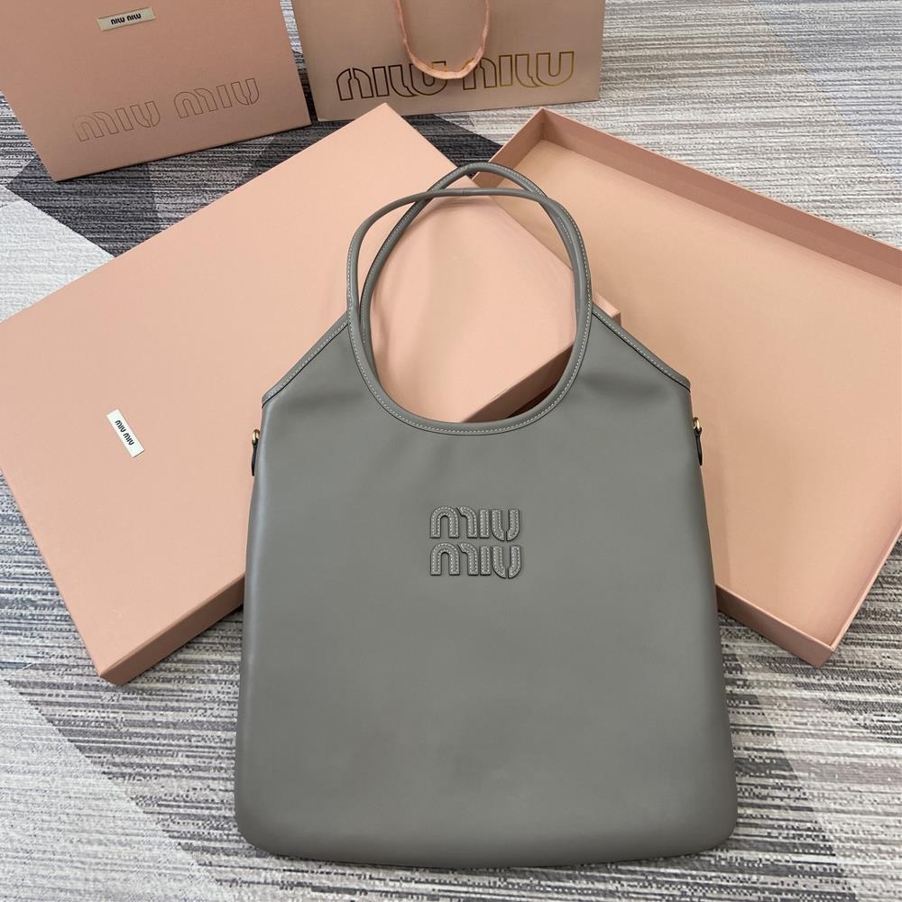 Comes with a full set of packaging Miu womens IVY cowhide tote shoulder bagThis classic tote bag is adorned with the Miu Miu logo showcasing a class