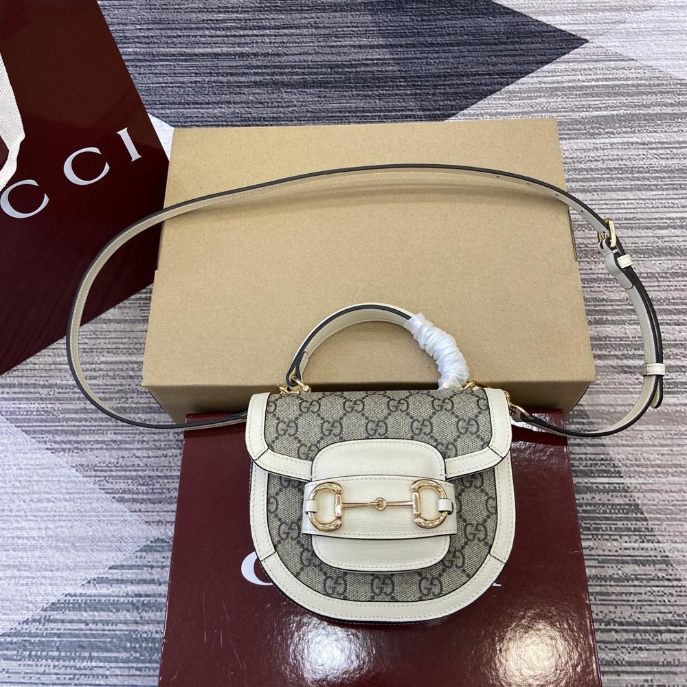 Comes with a complete set of packaging for the new Gucci Horsebit 1955 series mini handbagThe Gucci Horsebit 1955 collection is refreshed with a mini