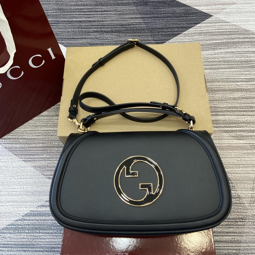 Comes with a complete set of counter packaging GG Blondie series mediumsized handbagsThe new Gucci Blondie handbag collection is adorned with the bra