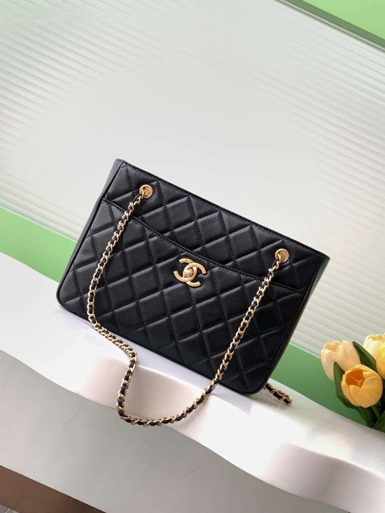 The 24K new series shopping bag is made of sheepskin and gold metal MAXI shopping bag which is also suitable for commuting It can be used for work