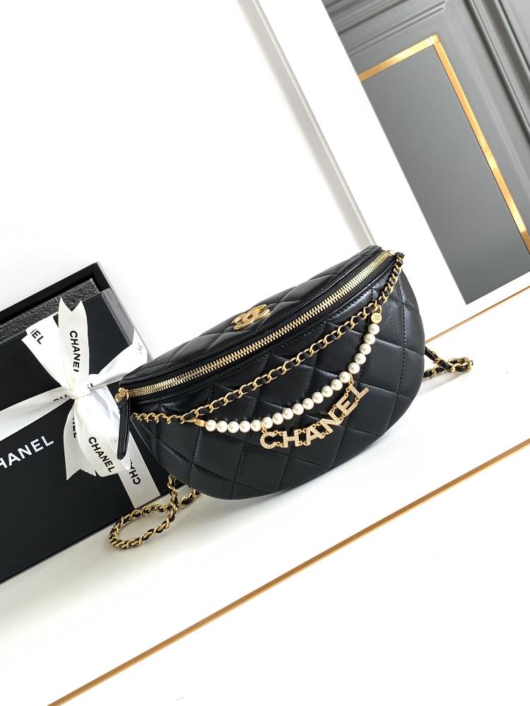 4991CHANEL24A Pearl Chain Waist Bag is new today Lets take a look at the new bags Im used to those returning styles so I caught this magic stick