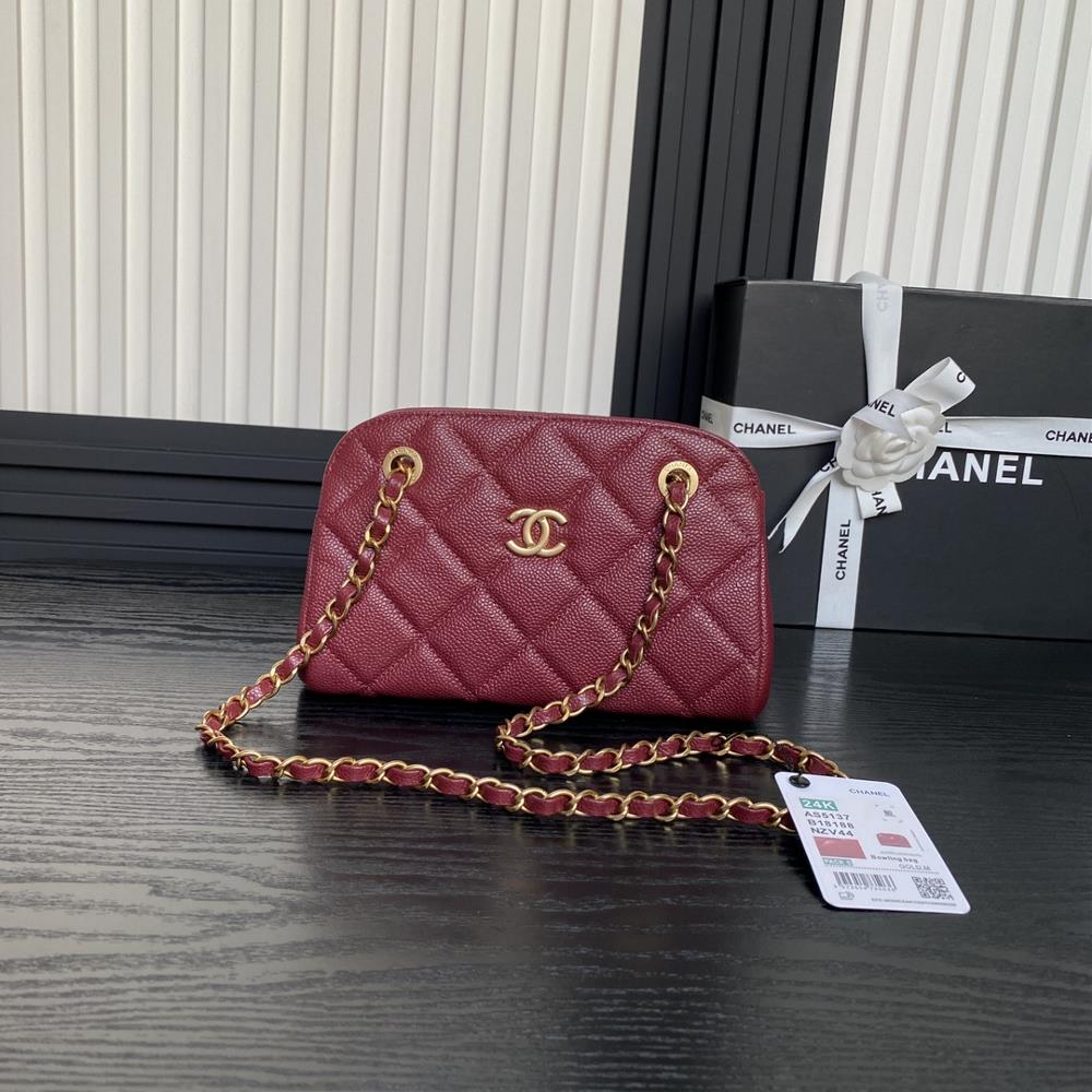 Chanel 24K bowling ball AS5137 lychee patterned calf leather design is simply too beautifulDelicate leatherThe compact bag adds a luxurious aura to it