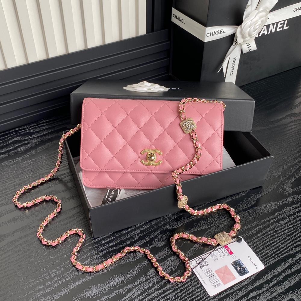 Chanel 24K AP4299 embossed rhinestone chain woc is super luxurious made of highquality sheepskin material with excellent glossiness and hand feel W