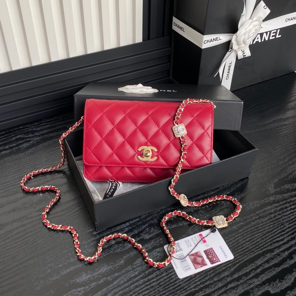 Chanel 24K AP4299 embossed rhinestone chain woc is super luxurious made of highquality sheepskin material with excellent glossiness and hand feel W