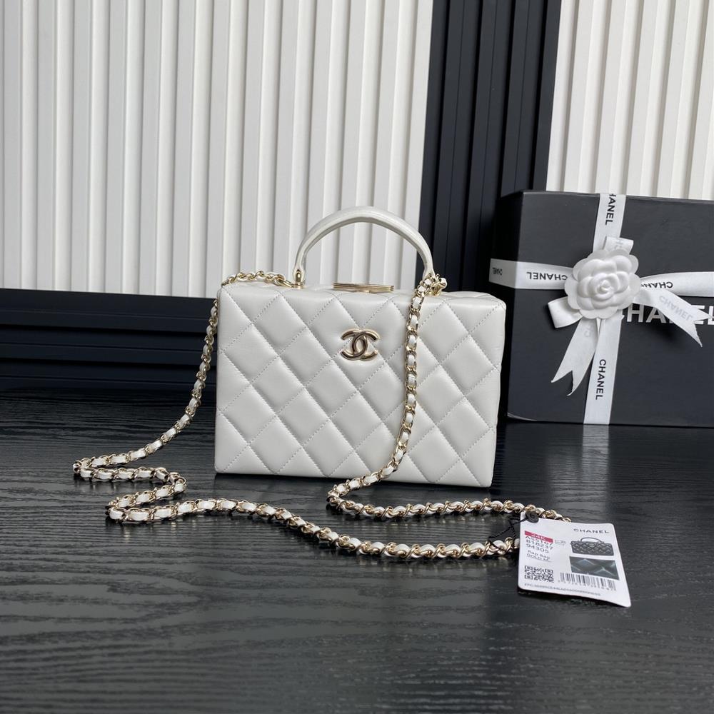 The Chanel 24k Makeup Bag AS5167 exudes a sense of luxury practicality and fashion Its a classic combination of light gold chain and sheepskin dou