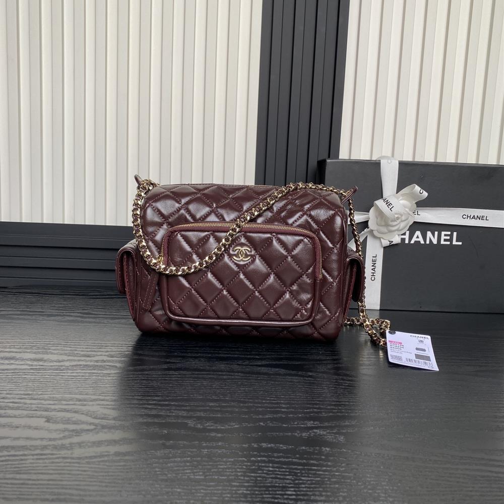 The Chanel 24K camera bag AS5156 has a perfect sense of luxury and is worth recommending The small and exquisite camera design with calf leather and