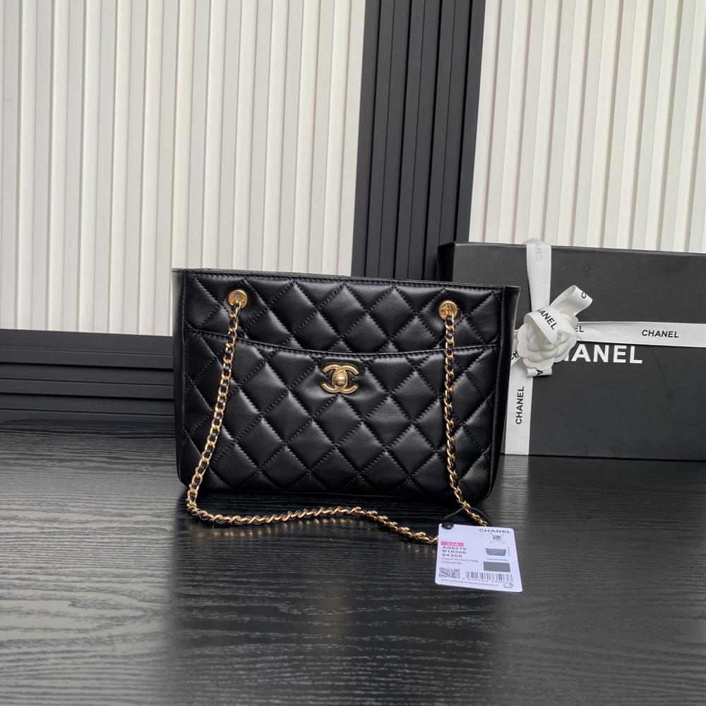 Chanel 24k AutumnWinter Shopping Bag AS5215 High Quality Sheepskin with Metal Chain Body Very Soft Capacity Super Great Upper Body Very Stylish Fashi