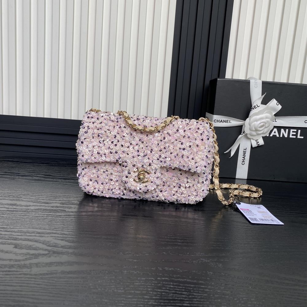 Chanel 24K runway AS4298 sequin stripe CFPink and white sequins interweave with each other making it not only a bag but also a work of art that shine