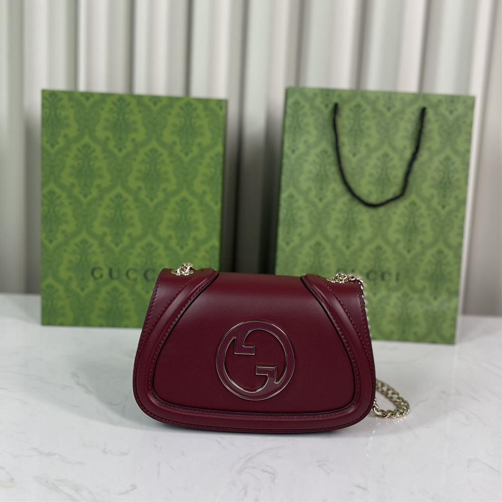 The new Gucci Blondie handbag collection is adorned with the brands iconic logo which first appeared in the early 1970s It cleverly combines herita