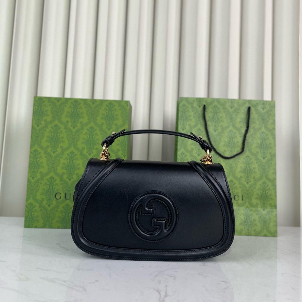 The Gucci Blondie series small handbag is adorned with the brands classic logo which first appeared in the early 1970s It cleverly combines heritag