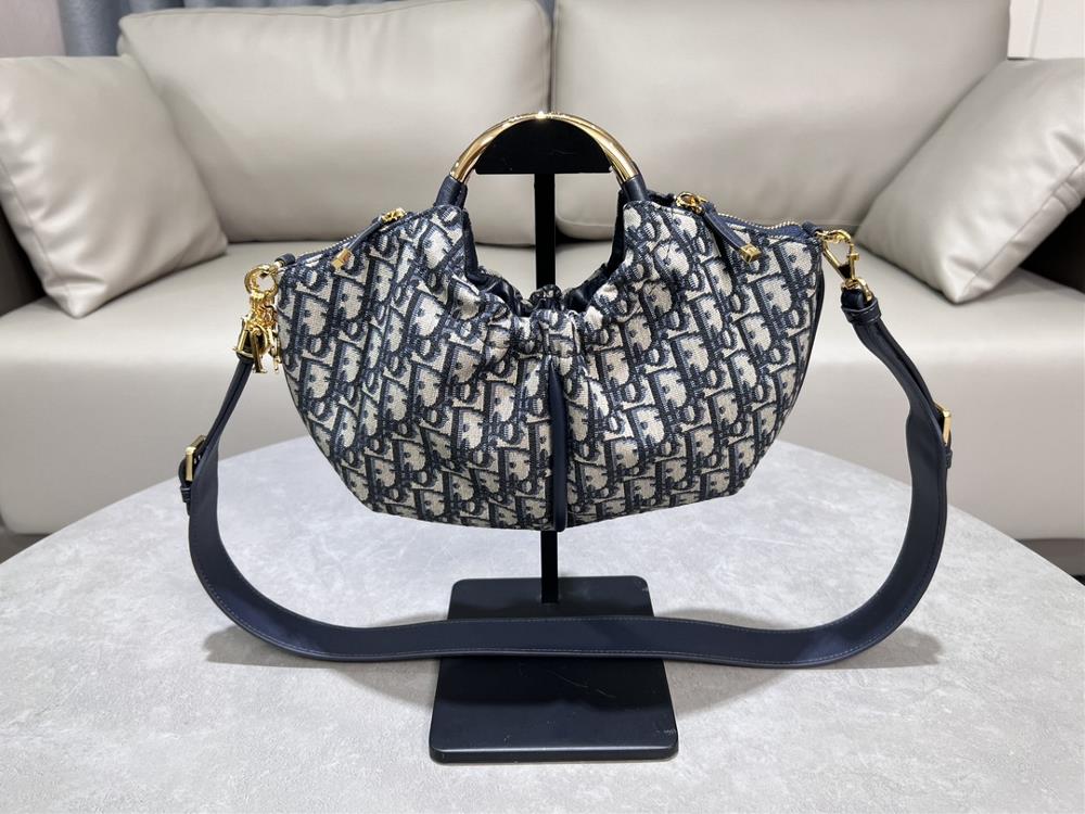 Dior 2025 New Dumpling Bun This unpopular bag unexpectedly looks good Dior Dumpling Bun is said to be the latest model very retro The bag feels par