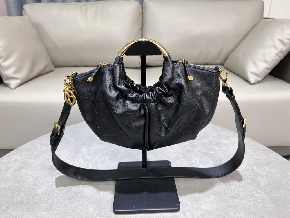 Dior 2025 New Dumpling Bun This unpopular bag unexpectedly looks good Dior Dumpling Bun is said to be the latest model very retro The bag feels par