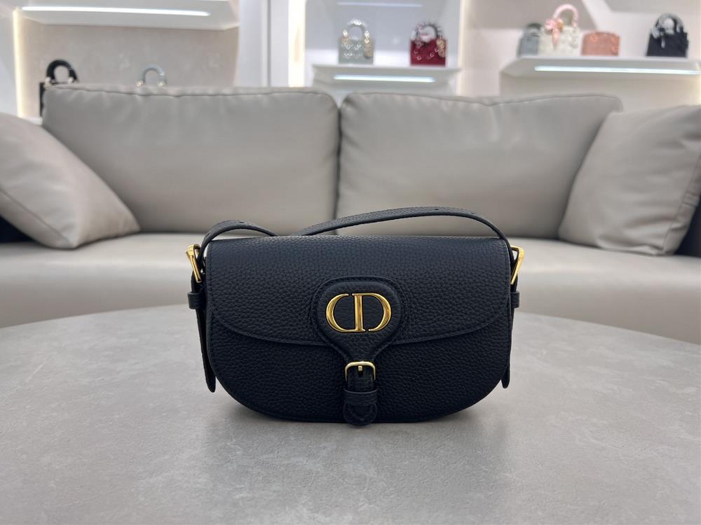 This Dior Bobby EastWest handbag is a new addition to the early spring collection of 2025 featuring elegant lines and symmetrical proportions to rein