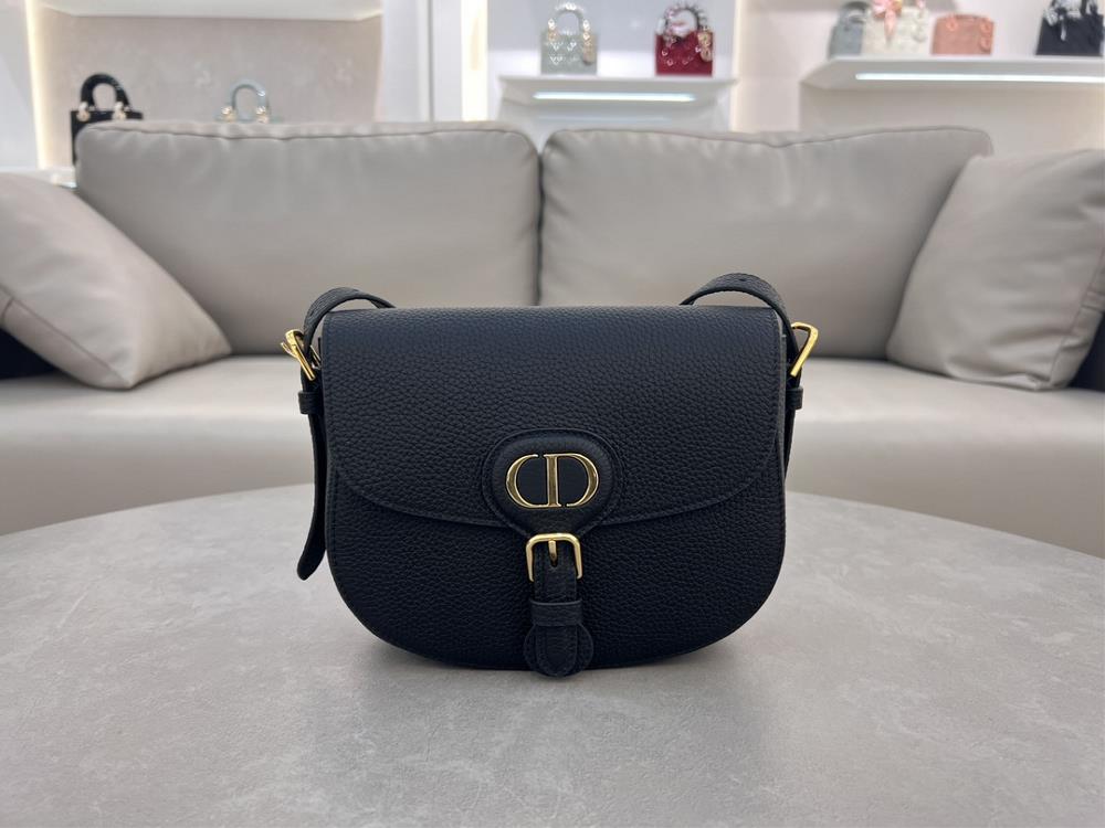 This Dior Bobby handbag is a new addition to the early spring collection of 2025 featuring elegant lines and symmetrical proportions to reinterpret t