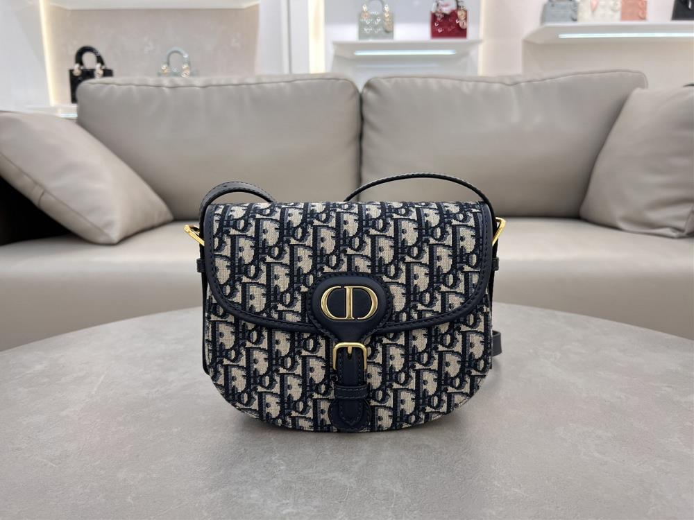 This Dior Bobby handbag is a new addition to the early spring collection of 2025 featuring elegant lines and symmetrical proportions to reinterpret t