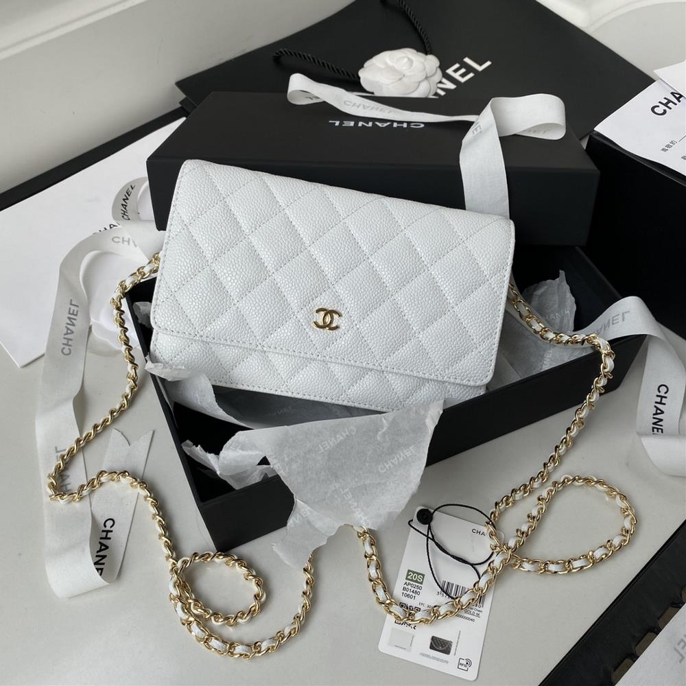 02502020 SpringSummer New Version of WOC Wealth Bag features classic design with calf leather diamond grid and leather through metal chain The app