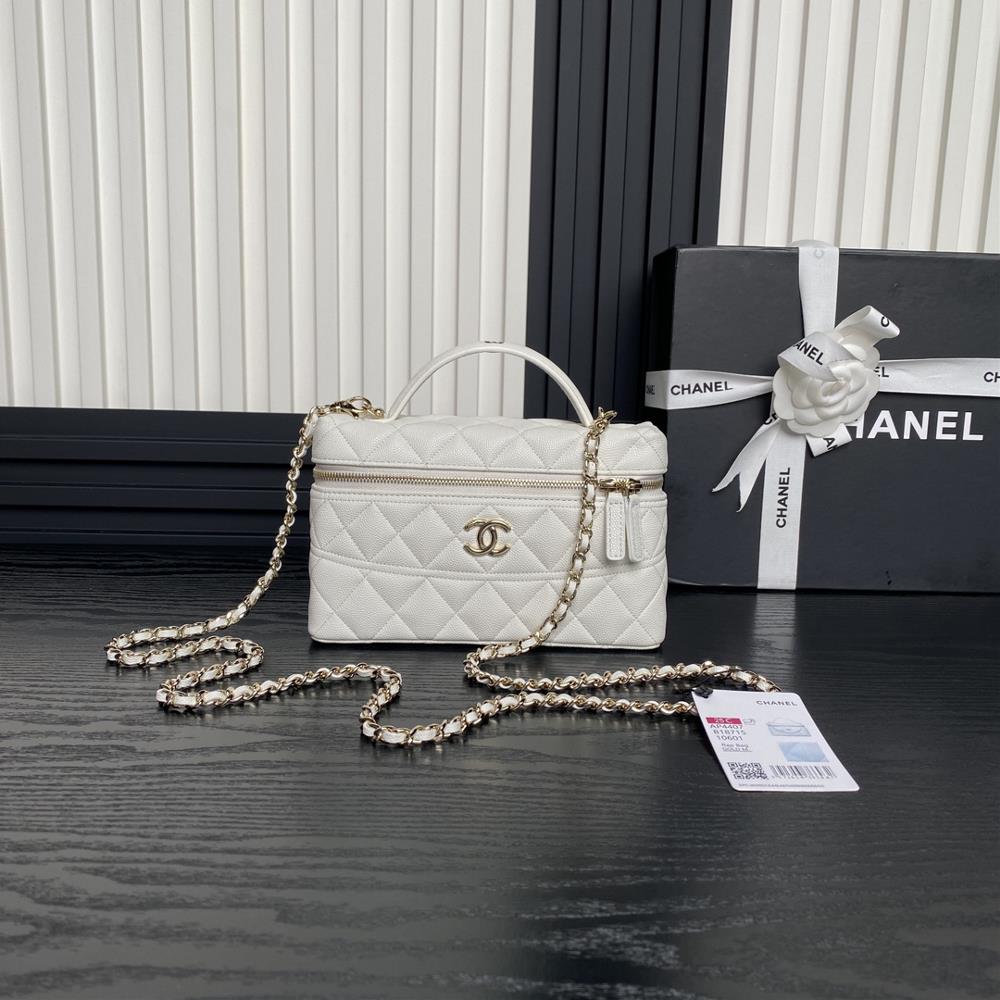 Fashionable new favorite Chanel 25C spring new product AP4407 exquisite and compact chain clutch granule calf leather with gold metal handle and small