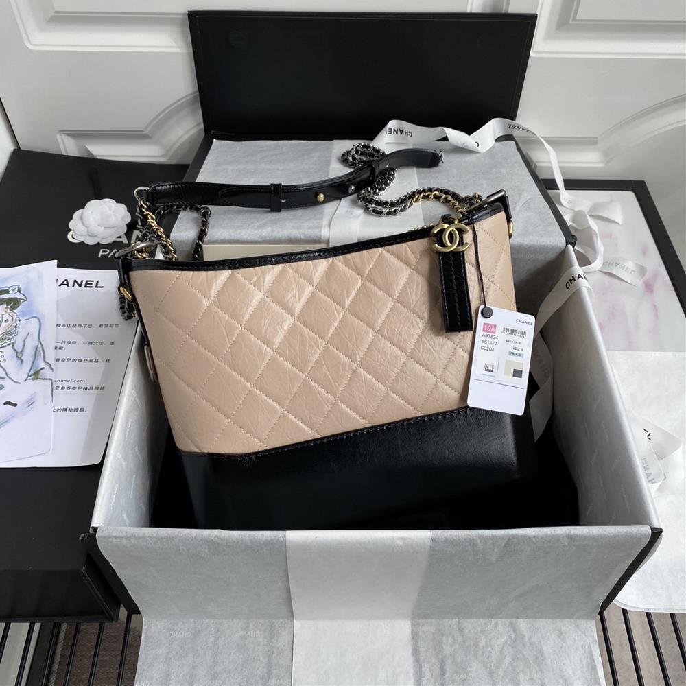 93824 Chanel Gabrielle innovation never disappoints blending strength and elegant design aesthetics into the original beauty to give birth to this Ch