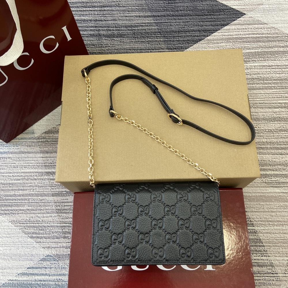 Equipped with a complete set of packaging the new GG Emblem series ultra soft Lychee color embossed full leather chain bagModel 818705Size 20 long x