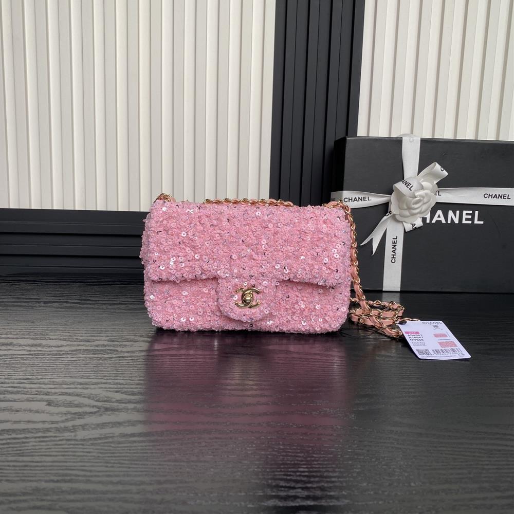 Chanel 24K runway AS4561 glitter CFThe glitter weaves together and shines brightly not only on the bag but also on the artworkExquisite weaving uniq