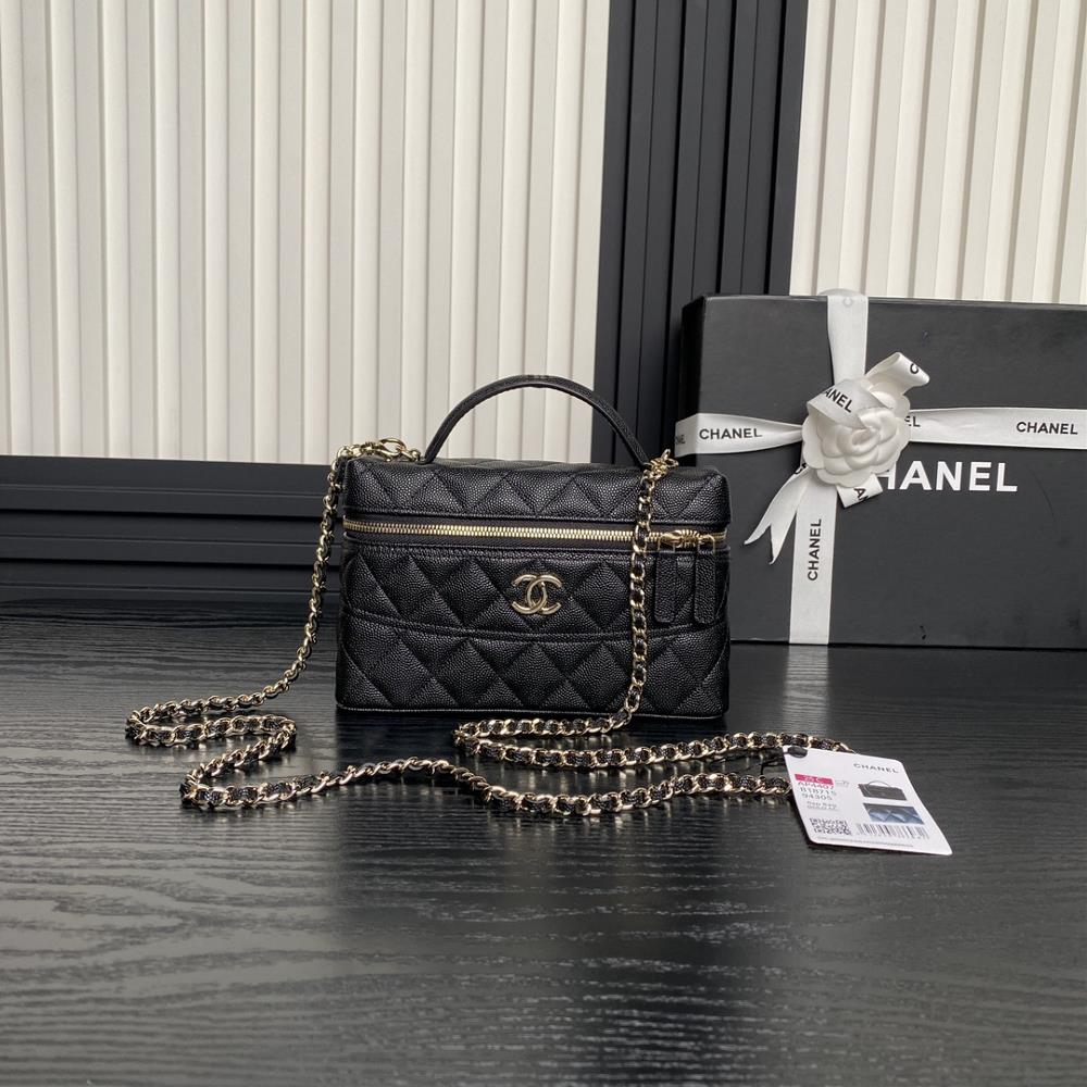 Fashionable new favorite Chanel 25C spring new product AP4407 exquisite and compact chain clutch granule calf leather with gold metal handle and small