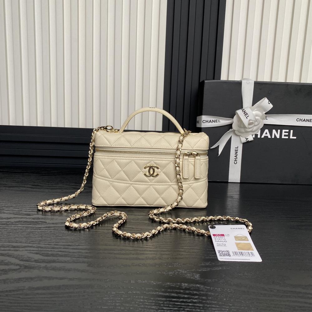 Fashionable new favorite Chanel 25C spring new product AP4407 exquisite and compact chain clutch granule calf leather with gold metal handle and small